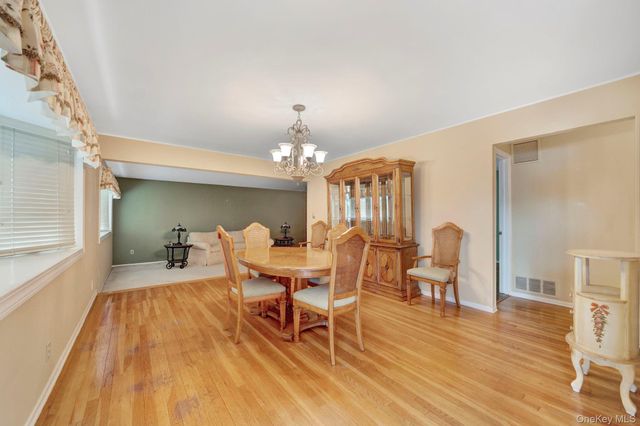 393 COLERIDGE, Levittown, NY 11756