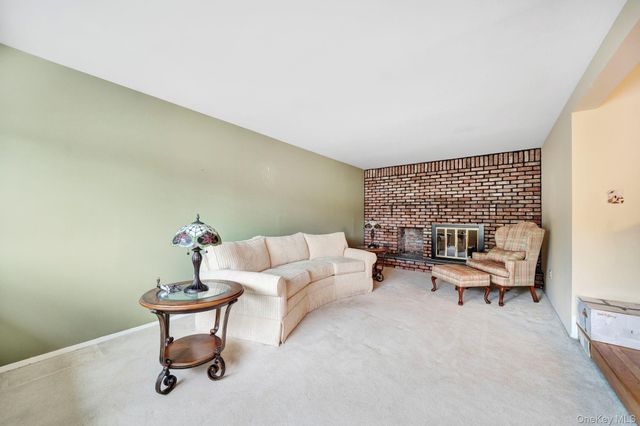393 COLERIDGE, Levittown, NY 11756