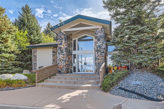 8365 Pebble Creek Way 201, Highlands Ranch, CO 80126