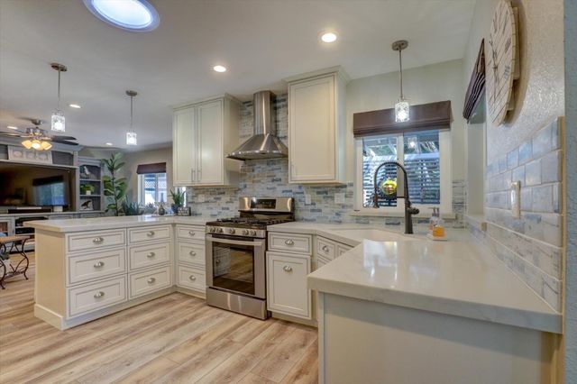23714 Shadow Dr, Auburn, CA 95602