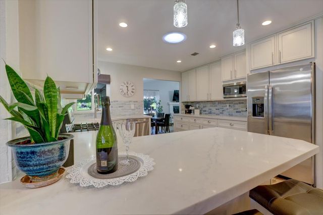 23714 Shadow Dr, Auburn, CA 95602