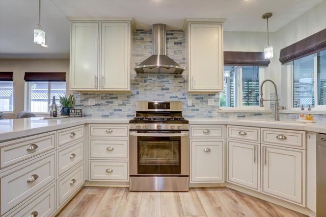 23714 Shadow Dr, Auburn, CA 95602