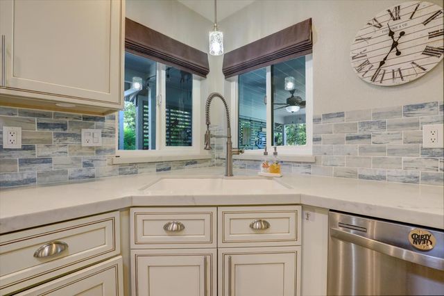 23714 Shadow Dr, Auburn, CA 95602