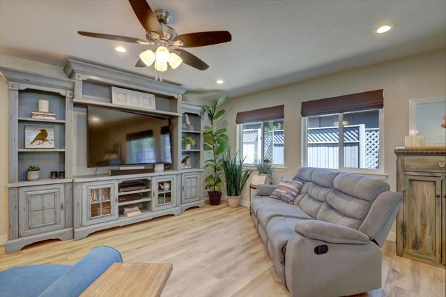 23714 Shadow Dr, Auburn, CA 95602