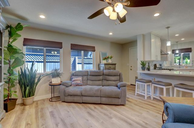 23714 Shadow Dr, Auburn, CA 95602