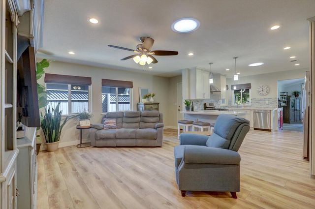 23714 Shadow Dr, Auburn, CA 95602