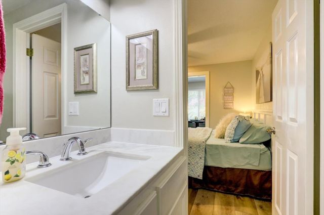 23714 Shadow Dr, Auburn, CA 95602