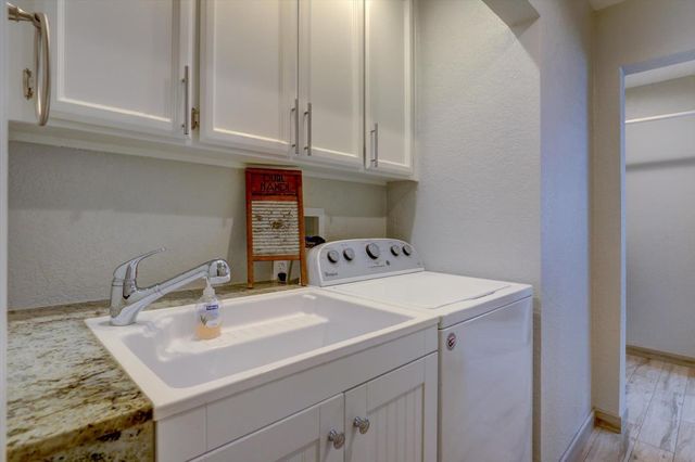 23714 Shadow Dr, Auburn, CA 95602