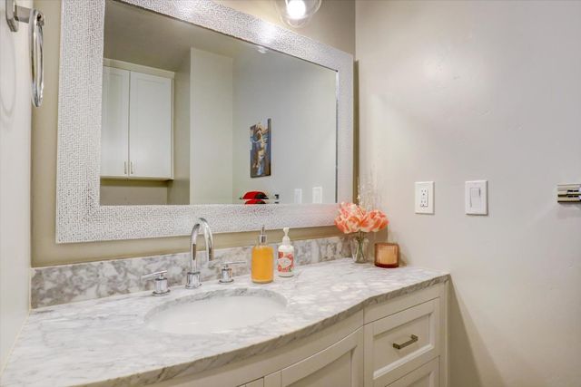 23714 Shadow Dr, Auburn, CA 95602