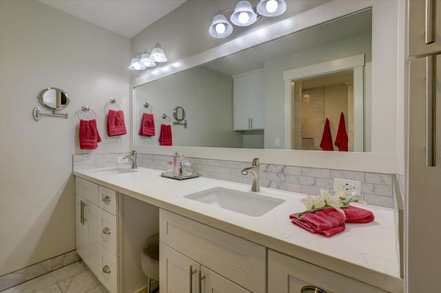 23714 Shadow Dr, Auburn, CA 95602