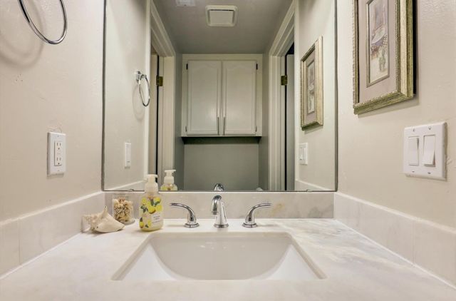 23714 Shadow Dr, Auburn, CA 95602