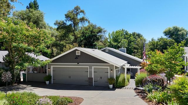 23714 Shadow Dr, Auburn, CA 95602