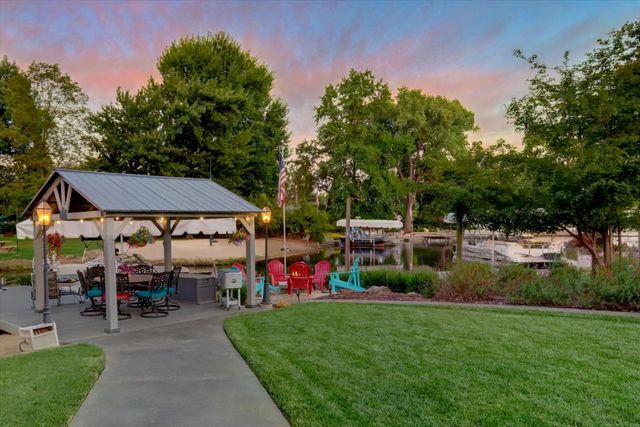 23714 Shadow Dr, Auburn, CA 95602