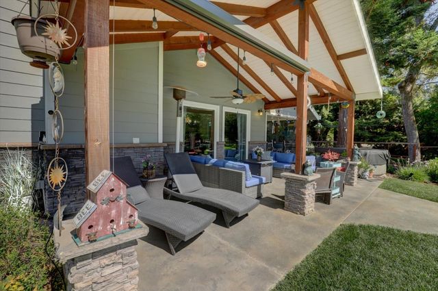 23714 Shadow Dr, Auburn, CA 95602