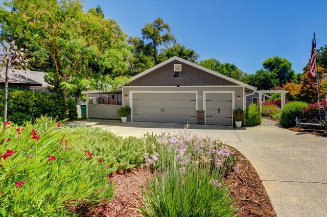 23714 Shadow Dr, Auburn, CA 95602