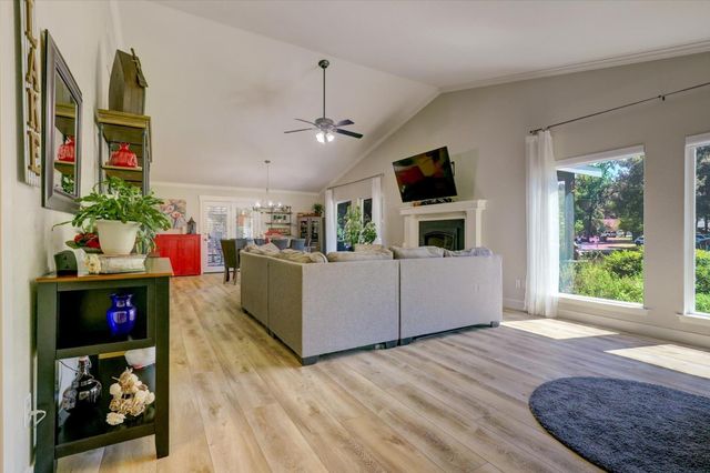 23714 Shadow Dr, Auburn, CA 95602