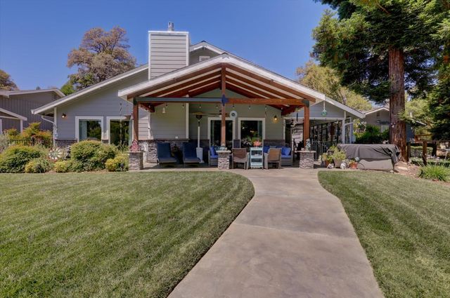 23714 Shadow Dr, Auburn, CA 95602