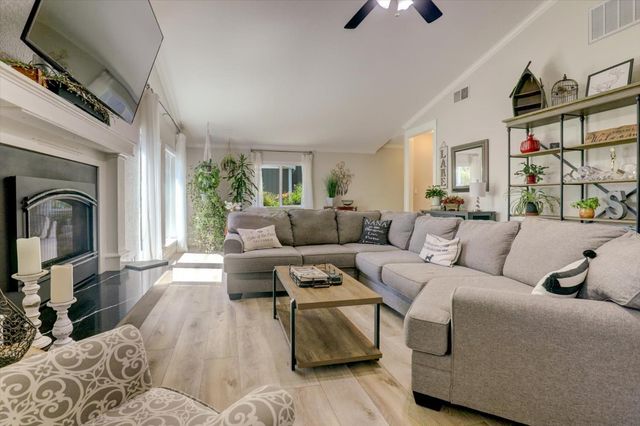 23714 Shadow Dr, Auburn, CA 95602