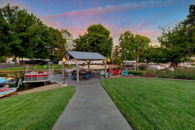 23714 Shadow Dr, Auburn, CA 95602