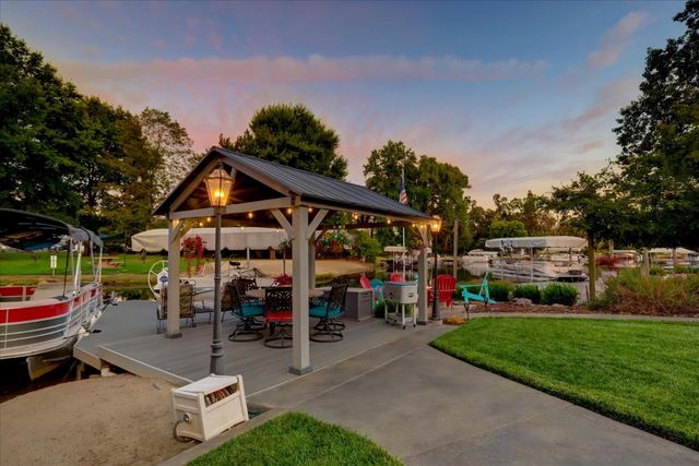 23714 Shadow Dr, Auburn, CA 95602