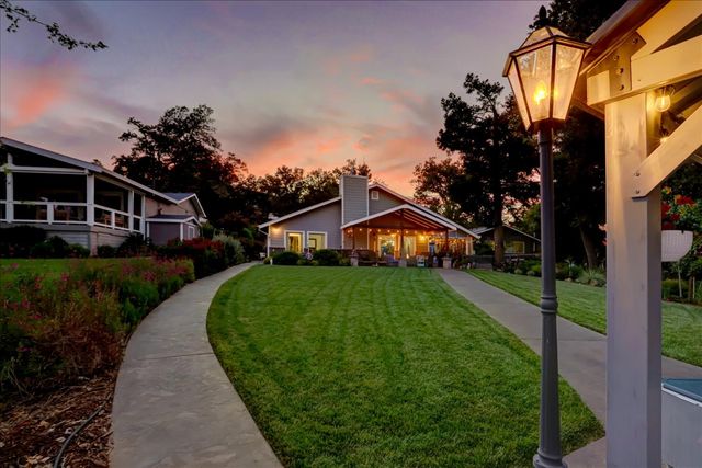 23714 Shadow Dr, Auburn, CA 95602