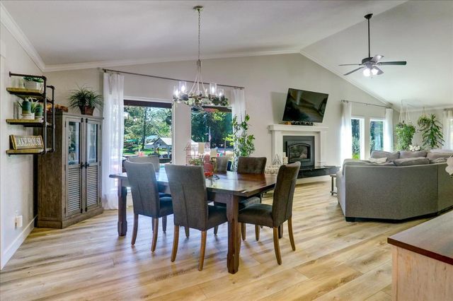 23714 Shadow Dr, Auburn, CA 95602