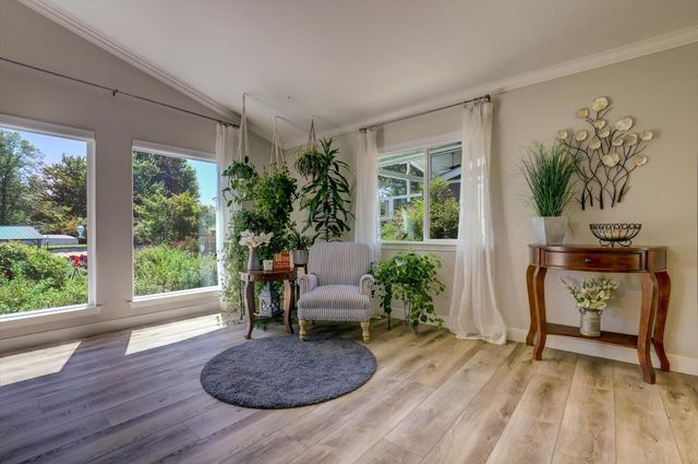 23714 Shadow Dr, Auburn, CA 95602