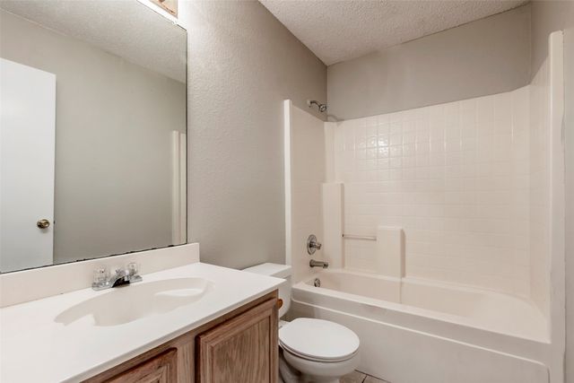 845 Applewood Drive, Cedar Hill, TX 75104