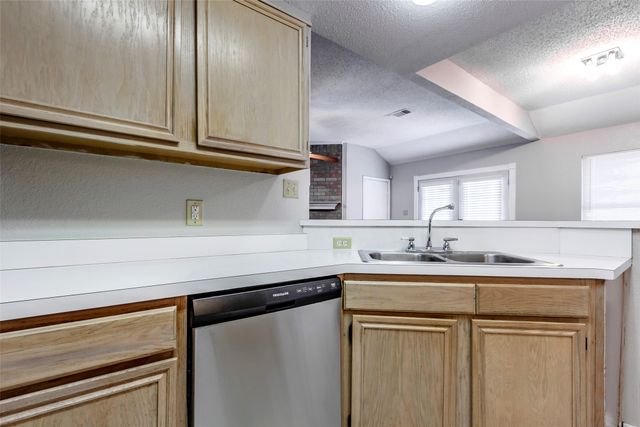 845 Applewood Drive, Cedar Hill, TX 75104