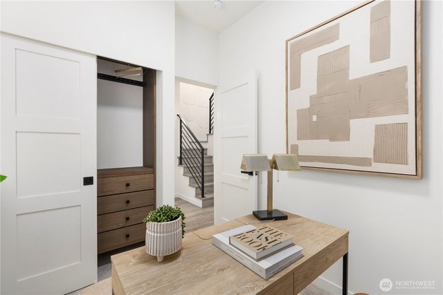 2328 A Franklin Avenue E, Seattle, WA 98102