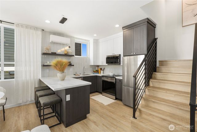 2328 A Franklin Avenue E, Seattle, WA 98102
