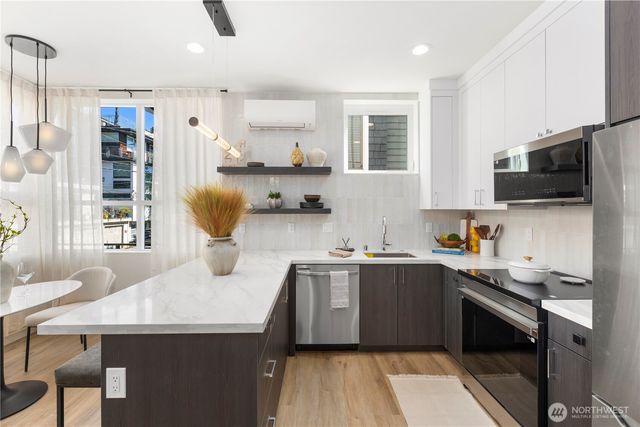 2328 A Franklin Avenue E, Seattle, WA 98102