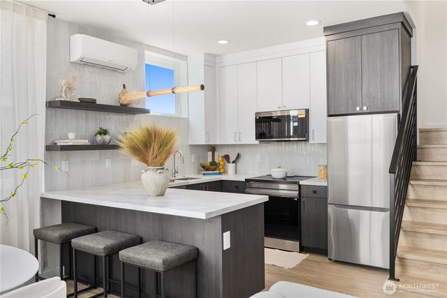 2328 A Franklin Avenue E, Seattle, WA 98102