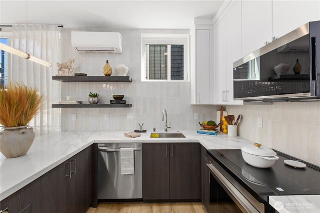 2328 A Franklin Avenue E, Seattle, WA 98102
