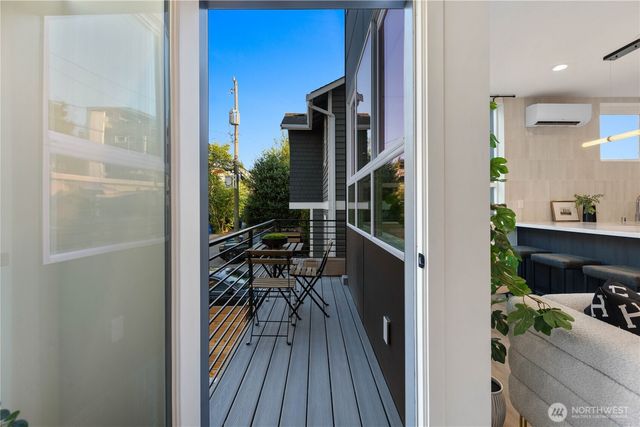 2328 A Franklin Avenue E, Seattle, WA 98102