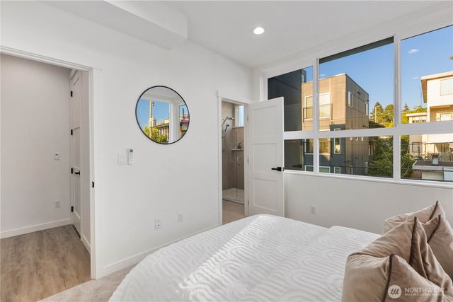 2328 A Franklin Avenue E, Seattle, WA 98102