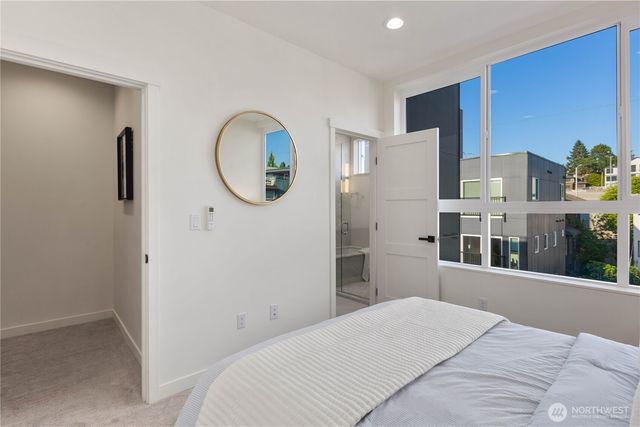 2328 A Franklin Avenue E, Seattle, WA 98102