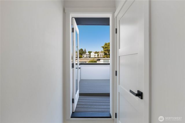 2328 A Franklin Avenue E, Seattle, WA 98102