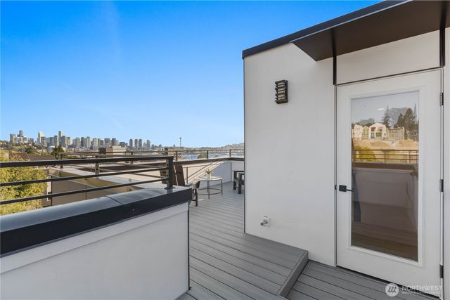2328 A Franklin Avenue E, Seattle, WA 98102