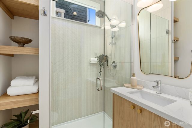2328 A Franklin Avenue E, Seattle, WA 98102