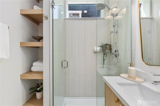 2328 A Franklin Avenue E, Seattle, WA 98102