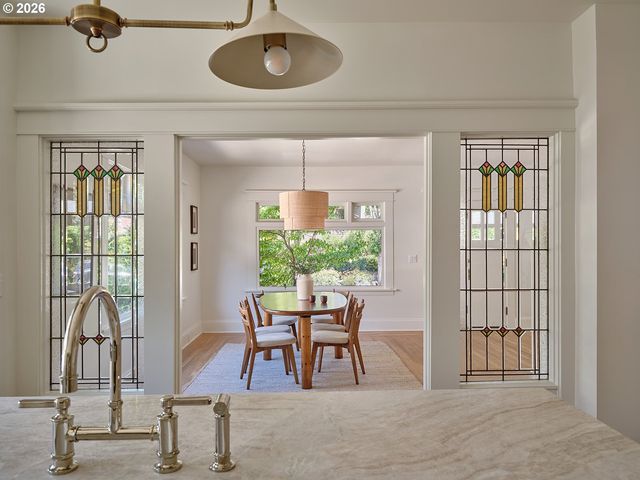 4006 Ne FLANDERS St, Portland, OR 97232