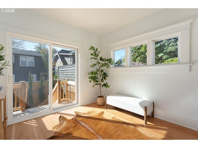 4006 Ne FLANDERS St, Portland, OR 97232