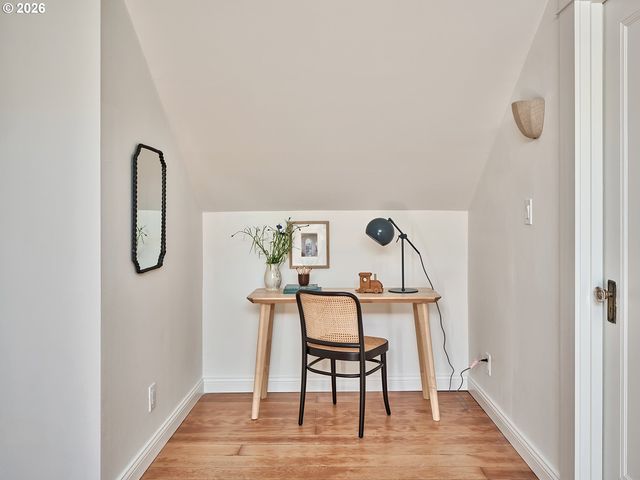 4006 Ne FLANDERS St, Portland, OR 97232