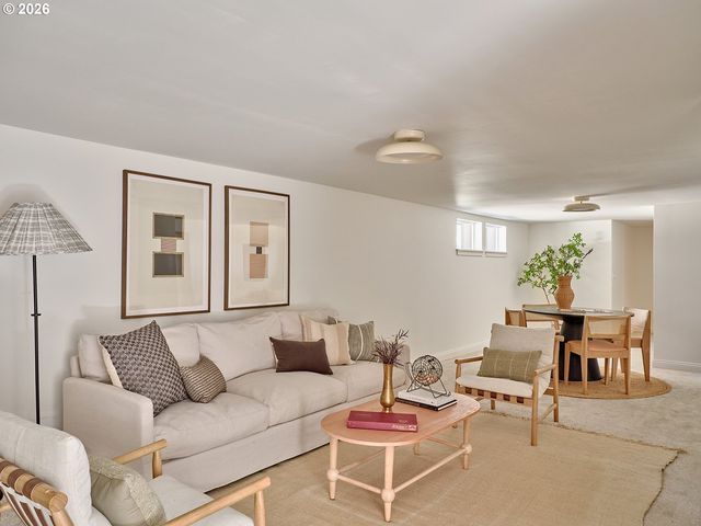4006 Ne FLANDERS St, Portland, OR 97232
