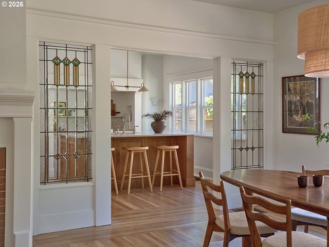 4006 Ne FLANDERS St, Portland, OR 97232