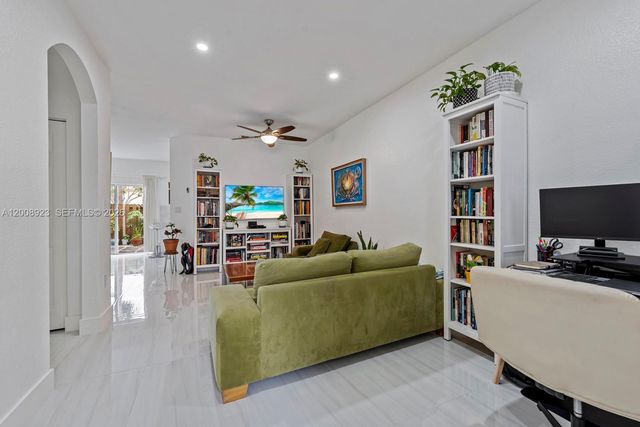 22110 SW 93rd Pl, Cutler Bay, FL 33190