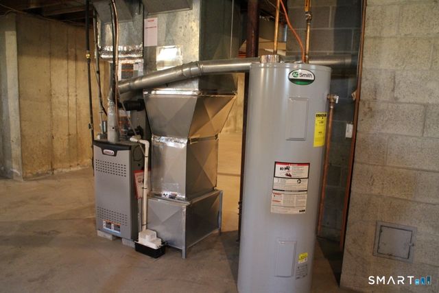 131 Sentinel Hill Road, Derby, CT 06418