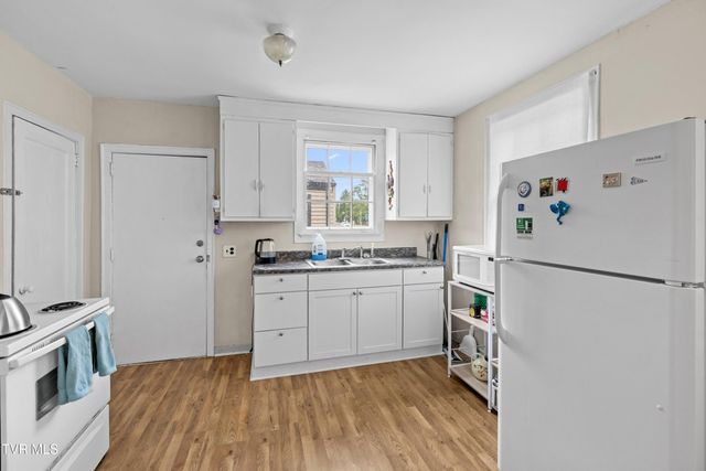 1359 East Center Street, Kingsport, TN 37664
