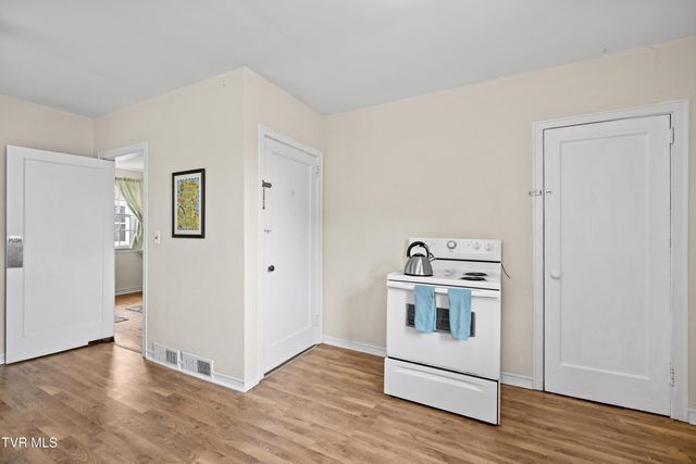 1359 East Center Street, Kingsport, TN 37664